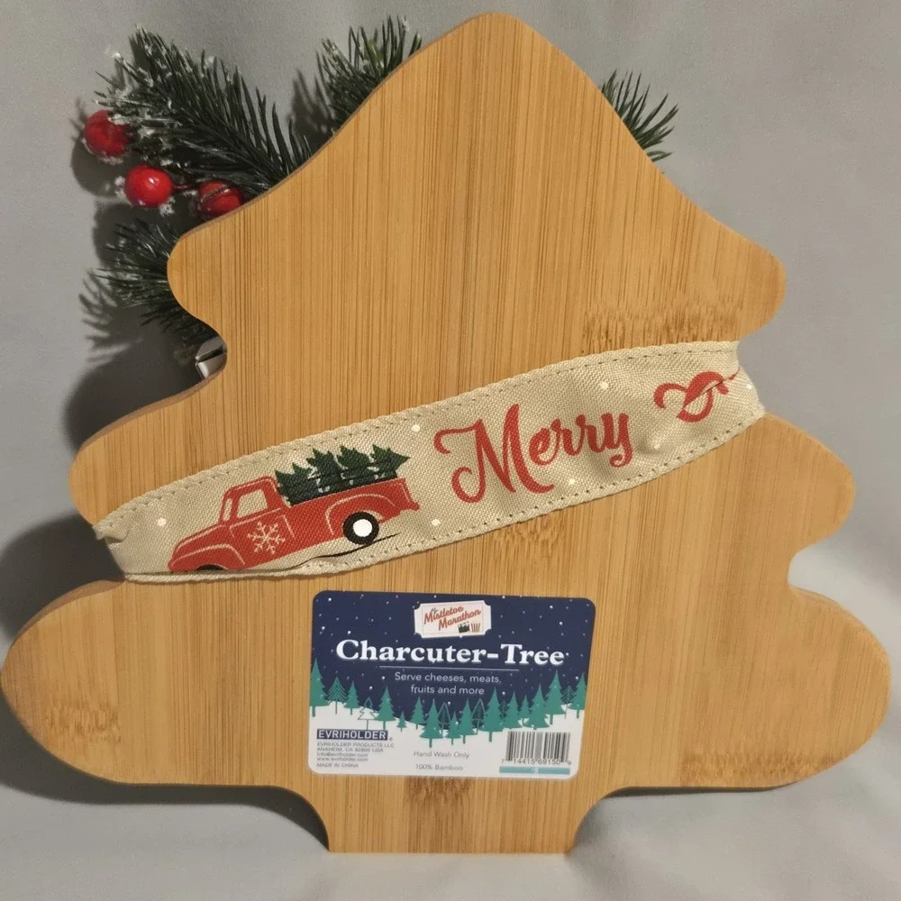 Mistletoe Marathon Charcuter-Tree Bamboo Board Cheese Knives Christmas Set